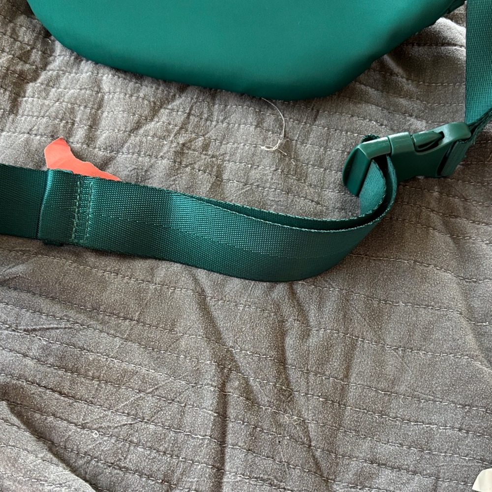 Chic Green Woven Crossbody Bag - Picture 4 of 4